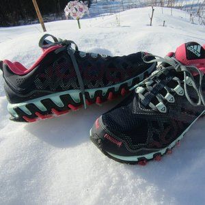 WOMENS SIZE 9 ADIDAS VIGOR RUNNING SHOES